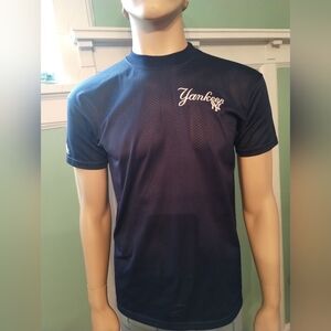 Majestic Yankees Baseball Shirt Size XL